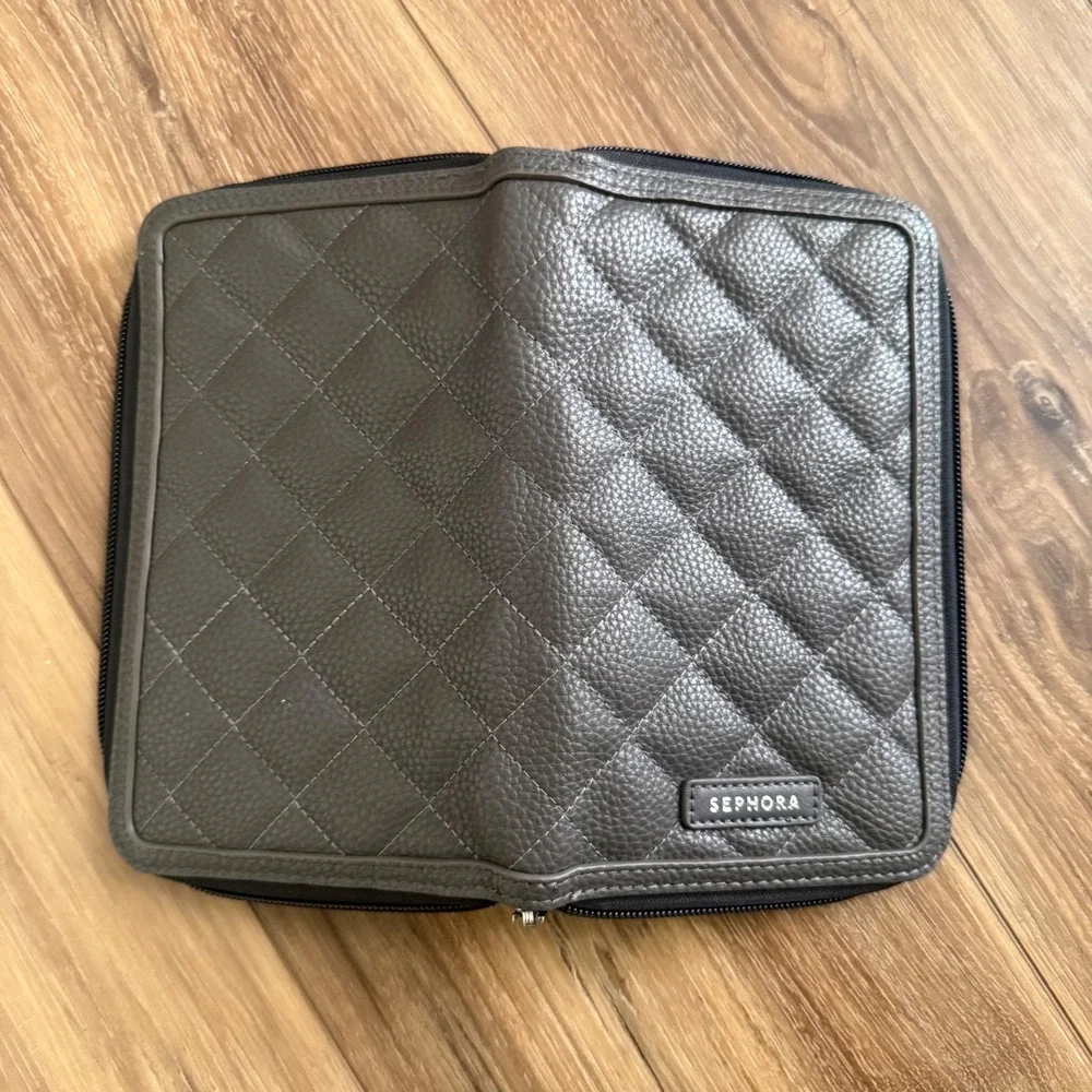 Sephora Quilted Grey Faux Leather Makeup Brush Travel‎ Organizer Case Zip Around